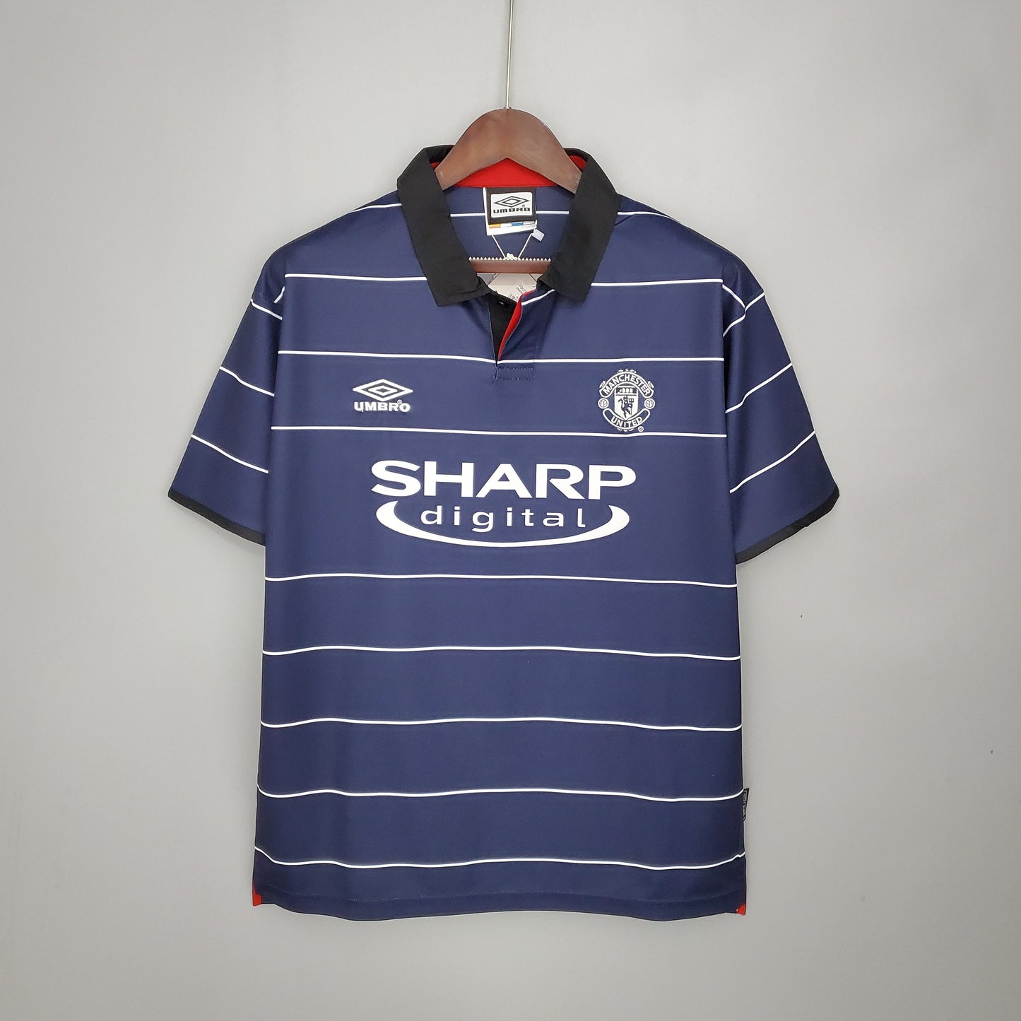Retro Manchester United Away Kit 99/00