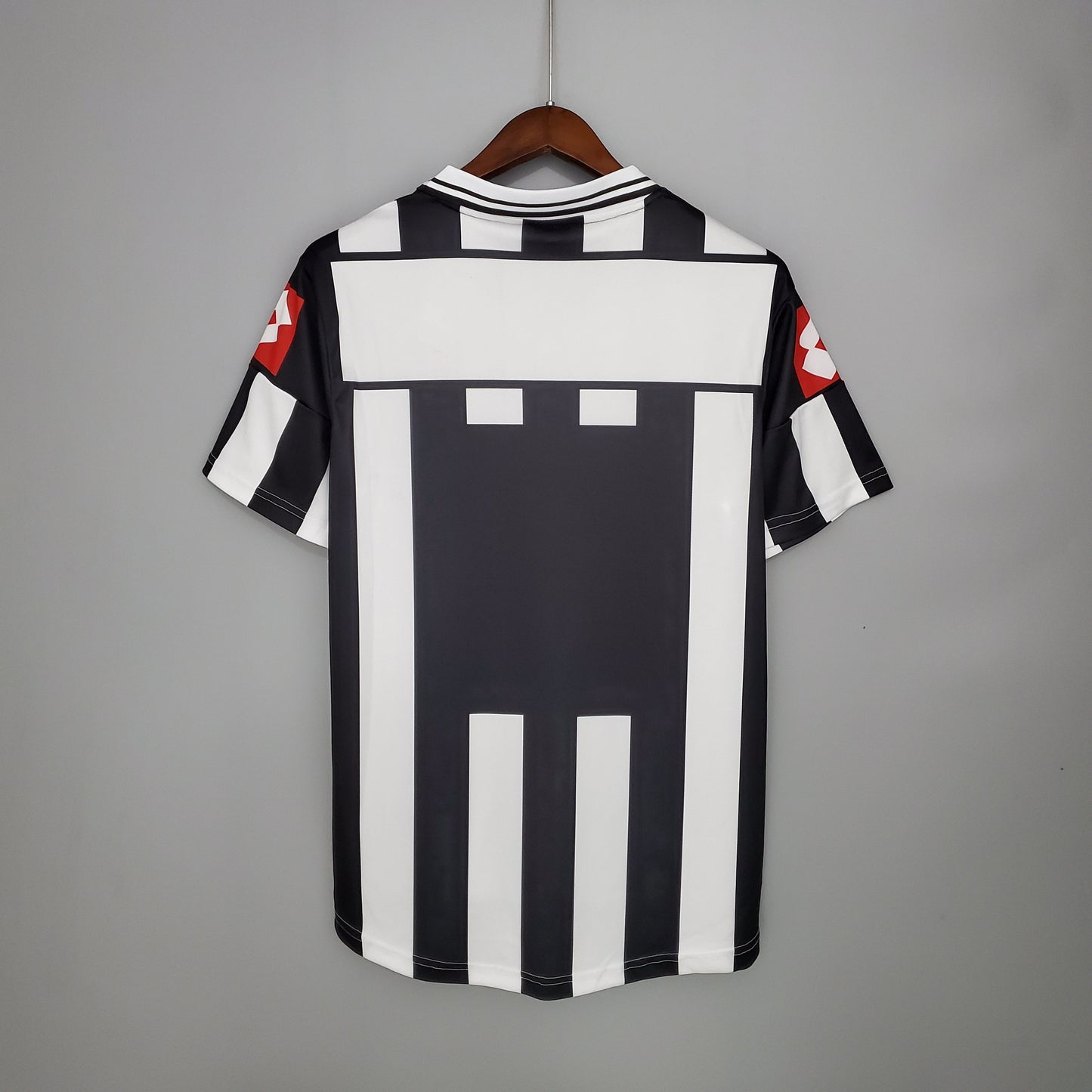 Retro Juventus Home Kit 01/02